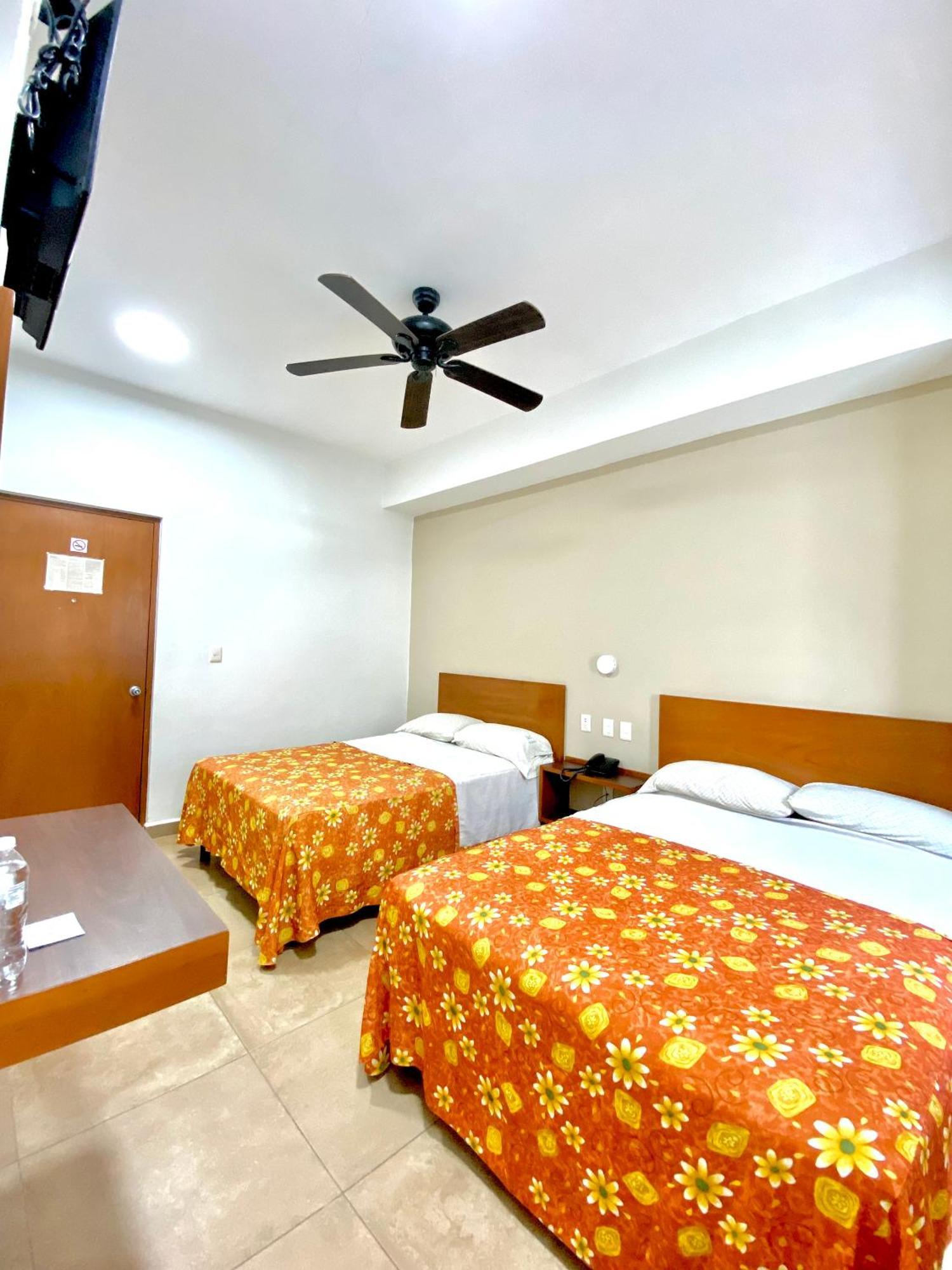 Hotel Delfines - A 2 Calles Del Acuario Veracruz Eksteriør billede