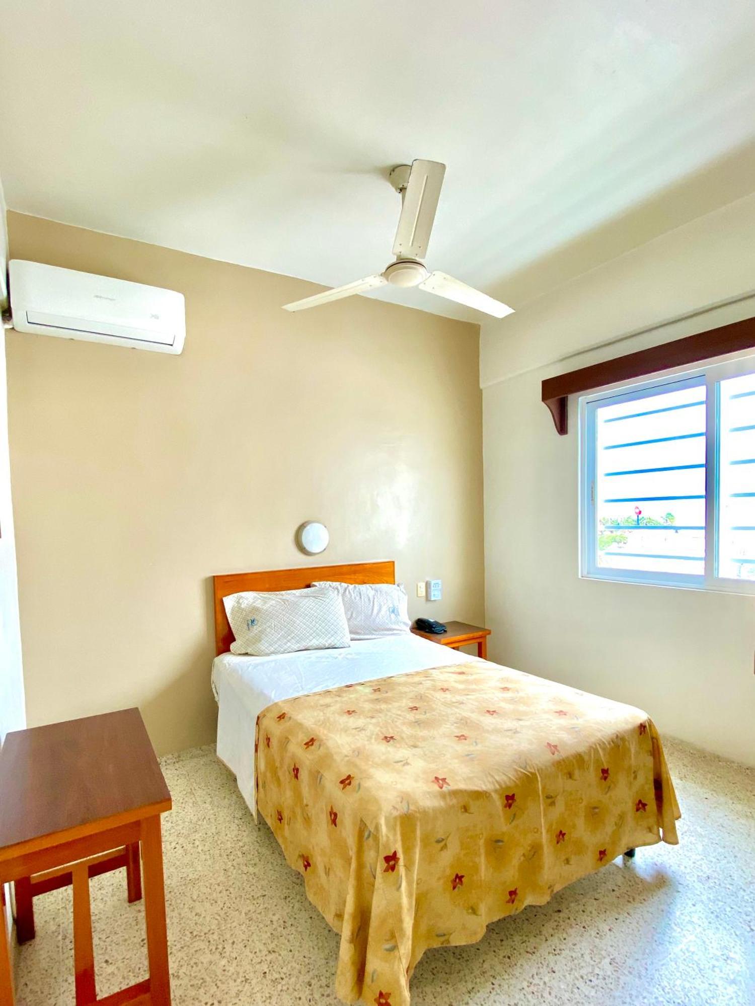 Hotel Delfines - A 2 Calles Del Acuario Veracruz Eksteriør billede