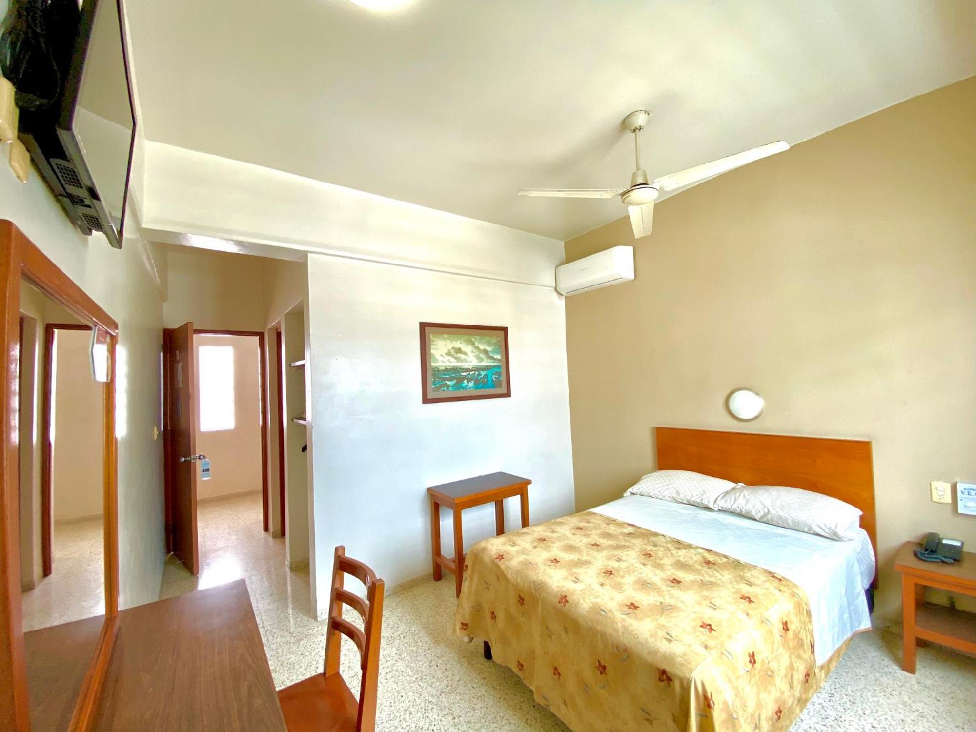 Hotel Delfines - A 2 Calles Del Acuario Veracruz Eksteriør billede
