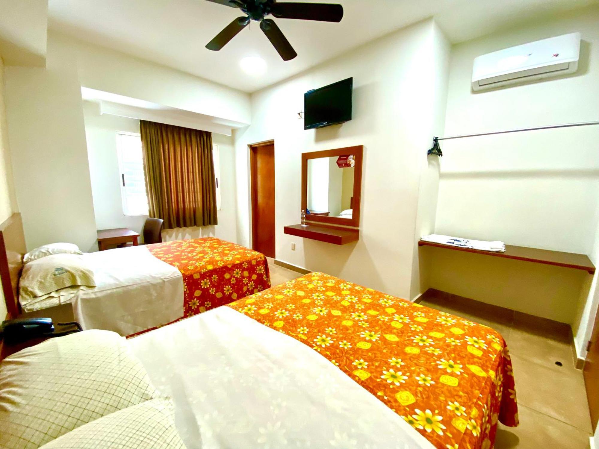 Hotel Delfines - A 2 Calles Del Acuario Veracruz Eksteriør billede