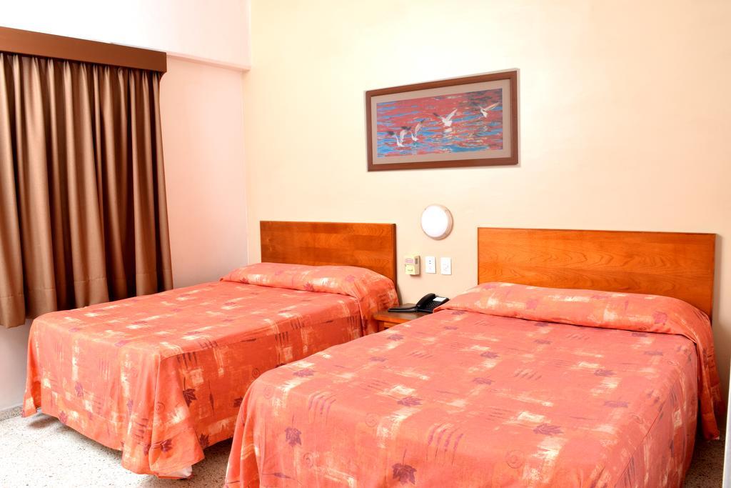 Hotel Delfines - A 2 Calles Del Acuario Veracruz Eksteriør billede